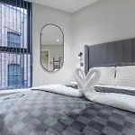 Centre-1bdr-2guest-lift-bright
