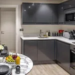 Centre-1bdr-2guest-lift-bright *