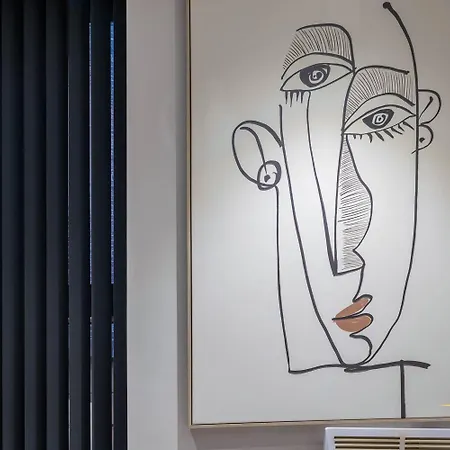 Centre-1bdr-2guest-lift-bright