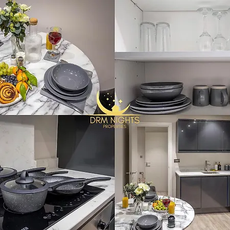 Jenga Suite I Leeds City Centre I Sleeps 2 *