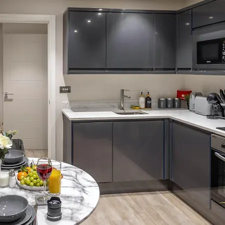 Centre-1bdr-2guest-lift-bright *