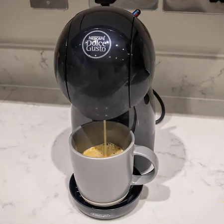 Centre-1bdr-2guest-lift-bright