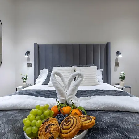 Jenga Suite I Leeds City Centre I Sleeps 2