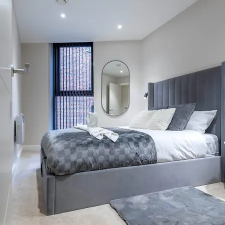 Centre-1bdr-2guest-lift-bright