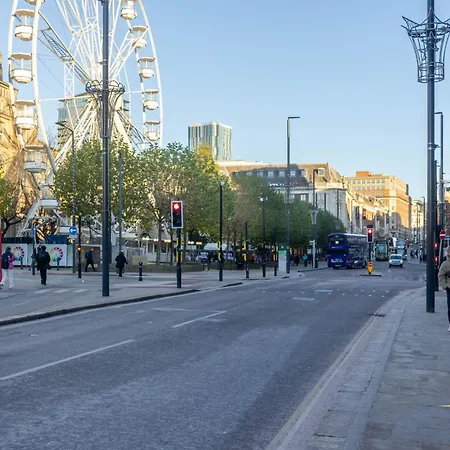 Centre-1bdr-2guest-lift-bright לידס