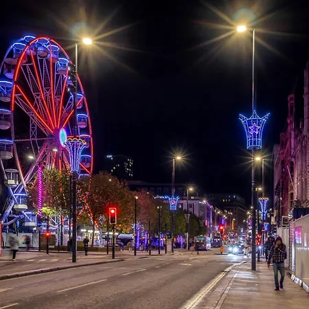 Centre-1bdr-2guest-lift-bright * לידס