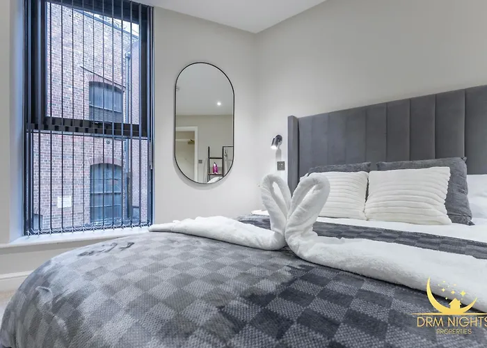 Centre-1bdr-2guest-lift-bright