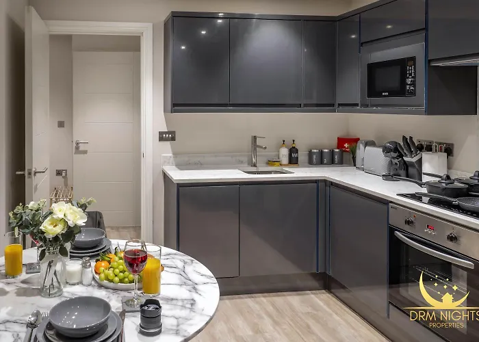 Centre-1bdr-2guest-lift-bright *