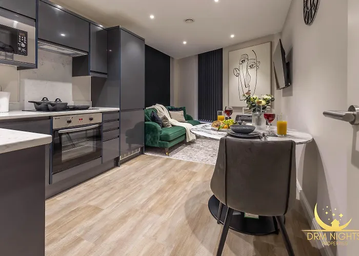 Centre-1bdr-2guest-lift-bright 利兹