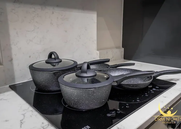 Centre-1bdr-2guest-lift-bright *