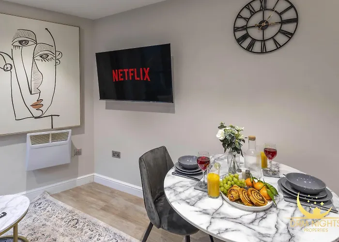 Centre-1bdr-2guest-lift-bright 公寓