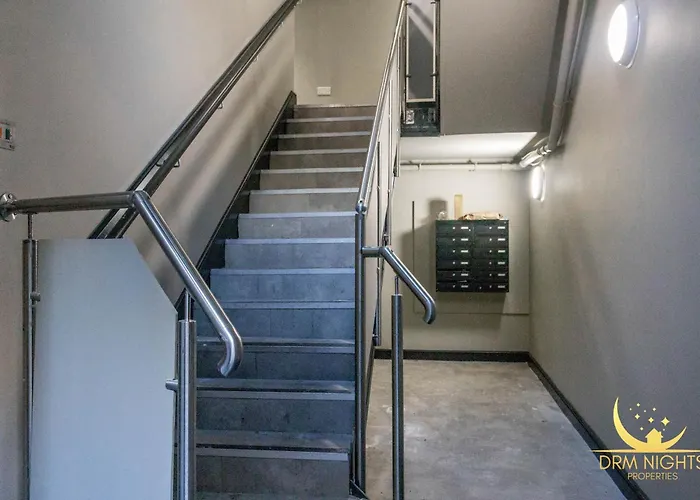 Centre-1bdr-2guest-lift-bright 公寓 *