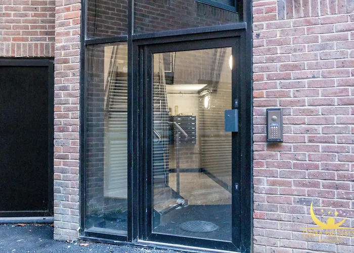 Centre-1bdr-2guest-lift-bright