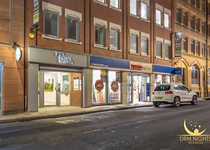 Centre-1bdr-2guest-lift-bright * 利兹